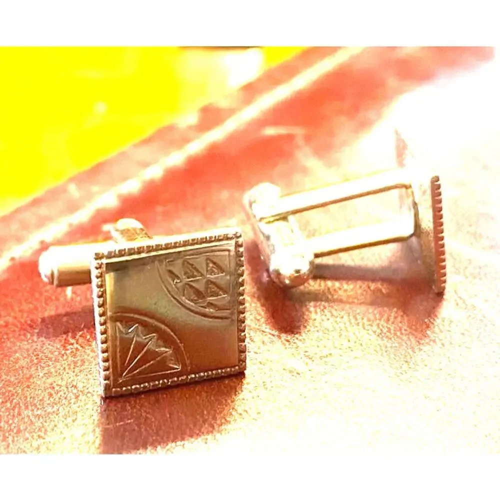 VTG Pair of Silver Tone Cufflinks with a very Classic Design